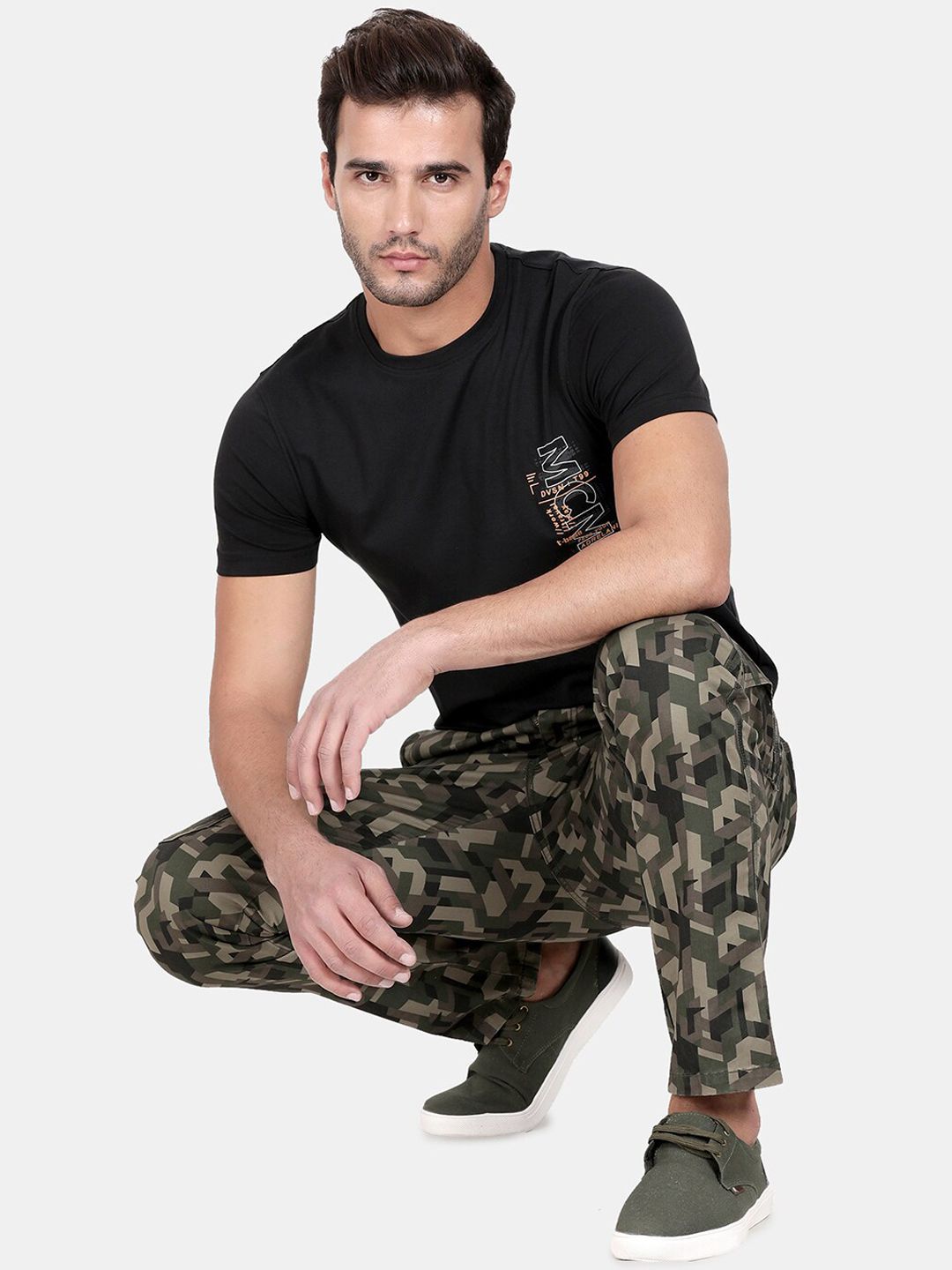 T-Base Men Olive Green Camouflage Printed Easy Wash Cargos Trousers